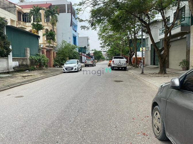 Hình ảnh Bán đất đấu giá A1 Cự Khối, ngay cạnh căn góc, mặt tiền 8m