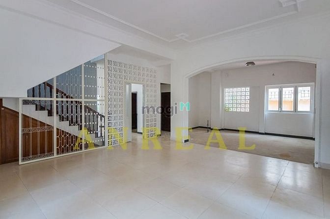 Hình ảnh Cho Thuê Biệt Thự Sân Rộng Phường Thảo Điền Giá 4000$
