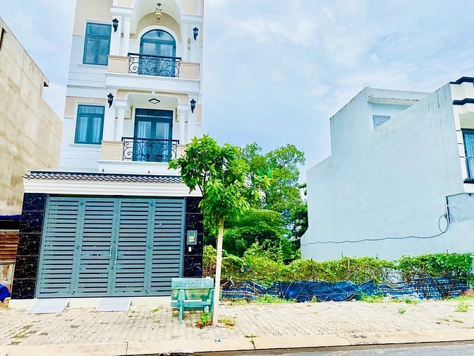 Hình ảnh Bán 2 Nền Đất Ngang 5m Dài 17m, Sổ Hồng Riêng, Đường 12m, Khu Vực Đông