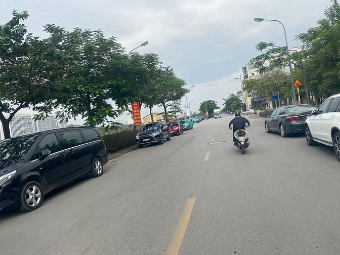 Hình ảnh Bán đất đấu giá mặt đường Phúc Lợi, ngay gần trường THPT Phúc Lợi