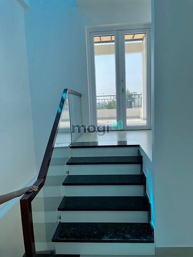 Hình ảnh Cho thuê nhà hẻm Nguyễn Văn Đừng 4x16m 4pn 4wc Q5