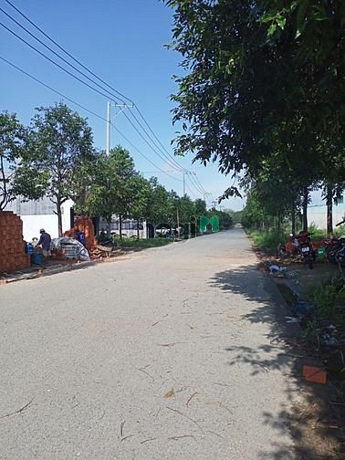 Hình ảnh bán gấp lô đất 200m2(10x20) SHR, dân cư đông, thổ cư 100%