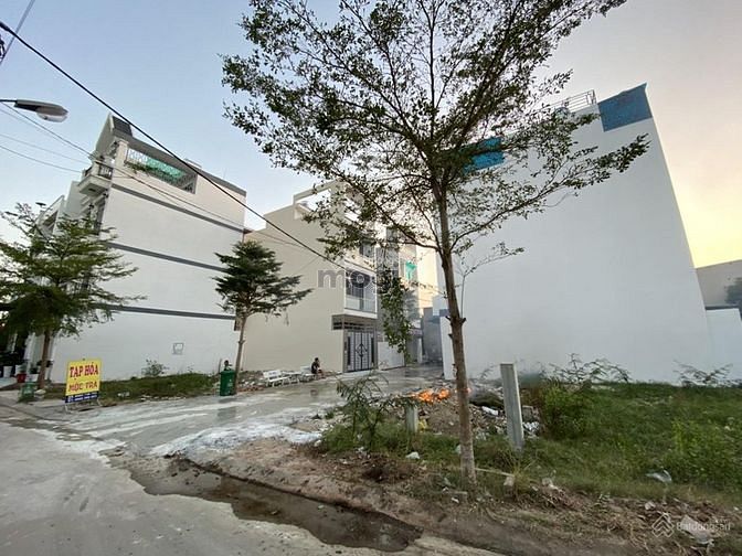 Hình ảnh Đất lô góc khu SG mới, Thị trấn Nhà Bè 4,9m*11m. Đã ép móng cọc