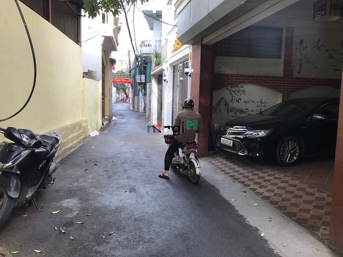 Hình ảnh Chị họ gửi bán lô đất 100m tặng nhà 3 tầng cực đẹp tại phố Sài Đồng