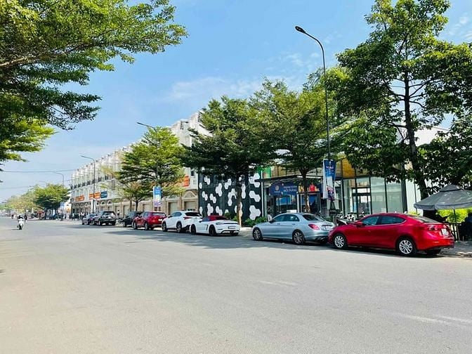Hình ảnh Cần sang nhượng nền đất trong KDC đồng bộ gần Aeon mall, sổ đỏ