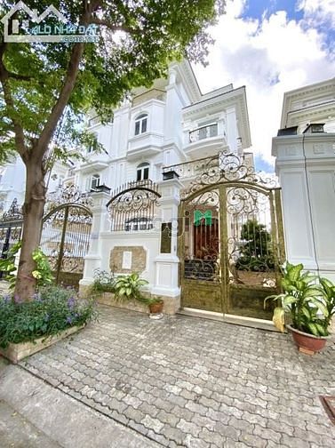 Hình ảnh Cho thuê biệt thự khu compound Quận 7 có hầm 9 phòng ngủ 3000$