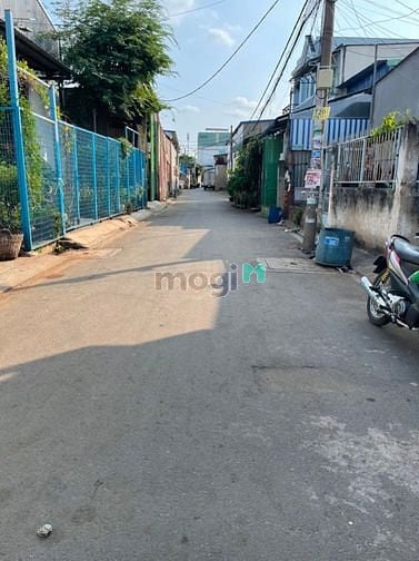 Hình ảnh Nhà hẻm xe hơi đường Ao Đôi,sát Lê Văn Quới,lửng – 5x18m.