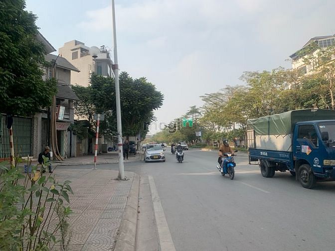 Hình ảnh Bán gấp đất mặt đường Cổ Linh gần Aeonmall, 111m mặt tiền 6,53m kinh d