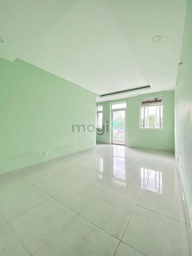 Hình ảnh Phòng rộng, ban công đối diện Văn Lang cs3