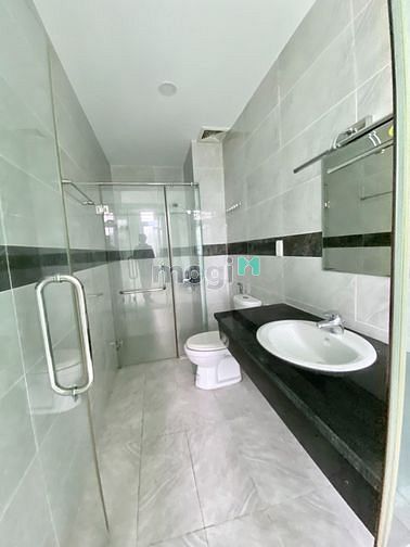 Hình ảnh Phòng rộng, ban công đối diện Văn Lang cs3