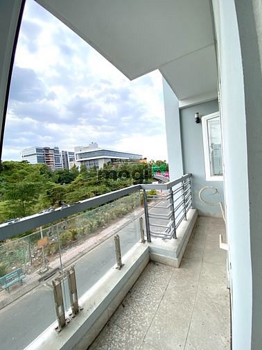 Hình ảnh Phòng rộng, ban công đối diện Văn Lang cs3