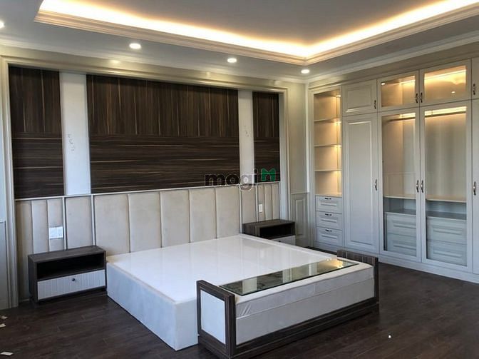 Hình ảnh Cho thuê biệt thự Chateau Phú Mỹ Hưng 3 lầu 4200usd bao phí