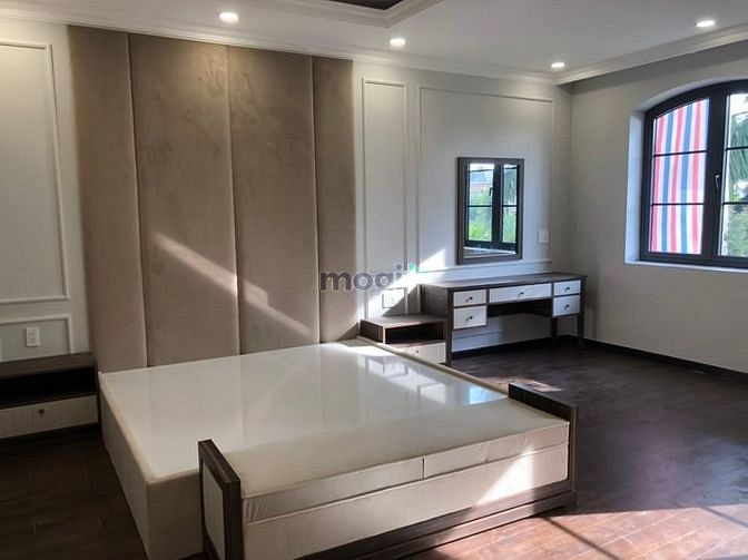 Hình ảnh Cho thuê biệt thự Chateau Phú Mỹ Hưng 3 lầu 4200usd bao phí