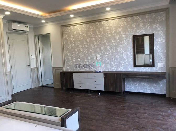 Hình ảnh Cho thuê biệt thự Chateau Phú Mỹ Hưng 3 lầu 4200usd bao phí