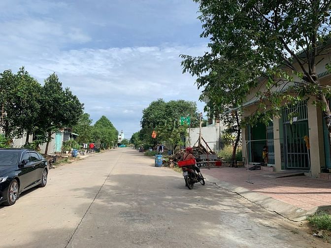 Hình ảnh Đất thổ cư 250m2,khu dân cư xầm uất,đường lớn.SHR