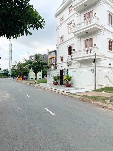 Hình ảnh Sang nhanh 1 cặp 105m2 gần nhà hàng Hương Sen, sổ riêng