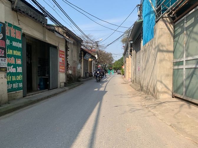 Hình ảnh Đất Thạch Bàn, đường thông xe tải mà giá chỉ 53 triệu/m2!