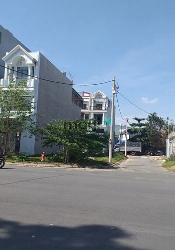 Hình ảnh Cần bán lô đất 2mt 140m2 sau chợ An Sương Quận 12 giá mềm.