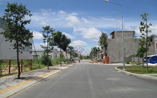 Hình ảnh Em cần bán gấp lô 120m2, hẻm xe hơi 6m