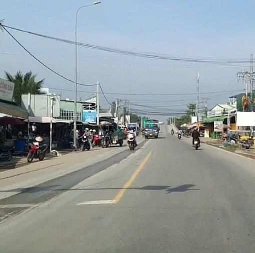 Hình ảnh Lô đất thổ cư ngay trung tâm,100m2,đường 12m,sổ riêng.đối diện sthi