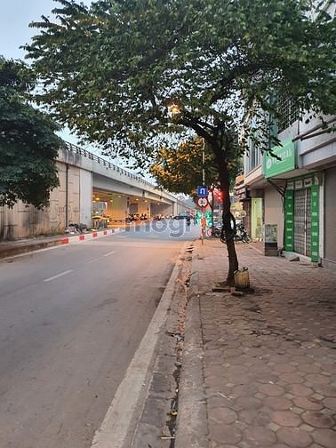 Hình ảnh Bán lô đất kinh doanh sầm uất mặt đường Bưởi gần ngã tư