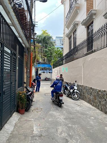 Hình ảnh Nhà VIP mới xây Hẻm Hoàng Diệu