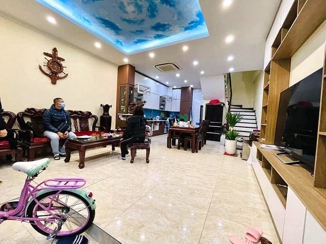 Hình ảnh !! 𝐁𝐀́𝐍 𝐆𝐀̂́𝐏 𝐁𝐀́𝐍 𝐑𝐄̉ !! Phố Cầu Giấy 54m2x4T, lô góc, KD