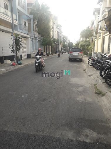 Hình ảnh Cho thuê biệt thự 44 Hoa Mai, P2, Quận Phú Nhuận.