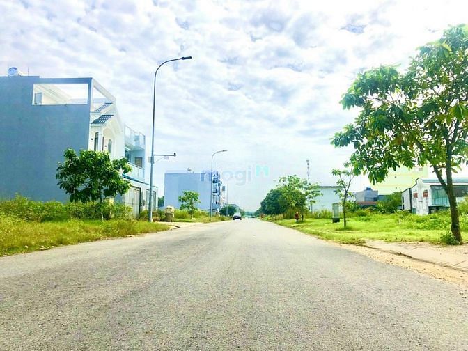 Hình ảnh Giá vàng thì lên xuống bất thường mua Đất KDC Tên Lửa 2 thì Không lỗ