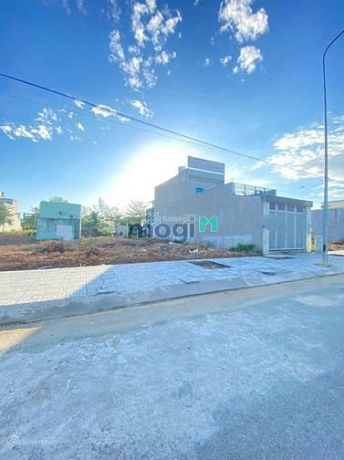 Hình ảnh Giá vàng thì lên xuống bất thường mua Đất KDC Tên Lửa 2 thì Không lỗ