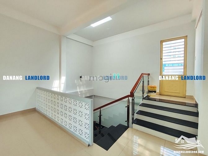 Hình ảnh Nhà đẹp 4 phòng ngủ gần Vincom - B211