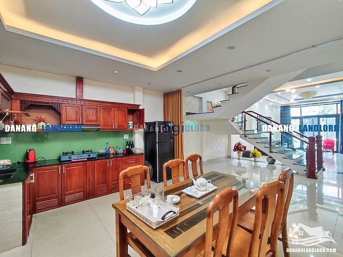 Hình ảnh Nhà đẹp 4 phòng ngủ gần Vincom - B211