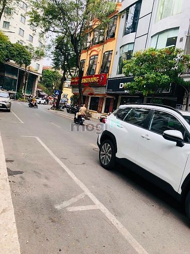 Hình ảnh Cho thuê căn biệt thự mặt phố Hàng Chuối