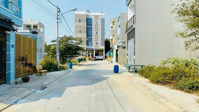 Hình ảnh Bán đất liền kề mặt tiền Lê Văn Việt-64m2 HXH