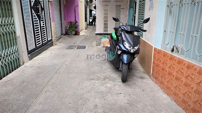 Hình ảnh Bán nhà 303/28 Bến Vân Đồn, cách đường chính 80m2