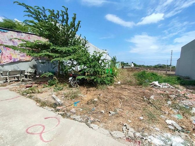 Hình ảnh Đất MT- DT 4.5*22- Đất thổ 100%