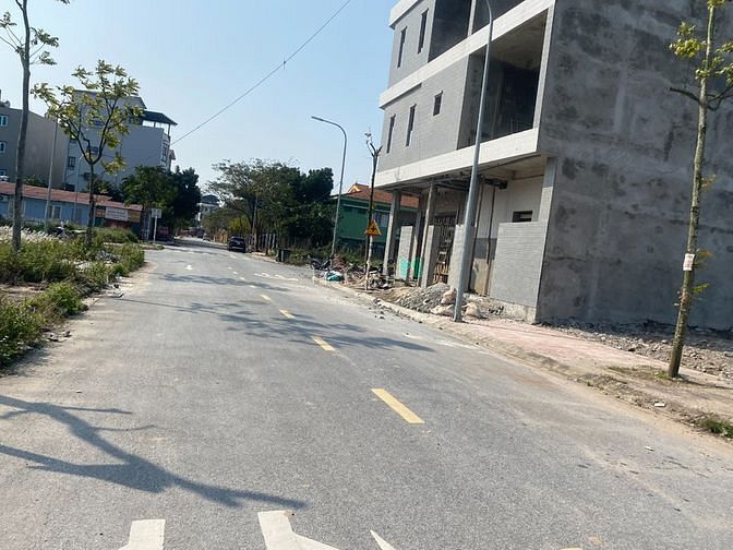 Hình ảnh Bán đất đấu giá Cự Khối, 68m, MT 5m, 2 mặt đường trước sau