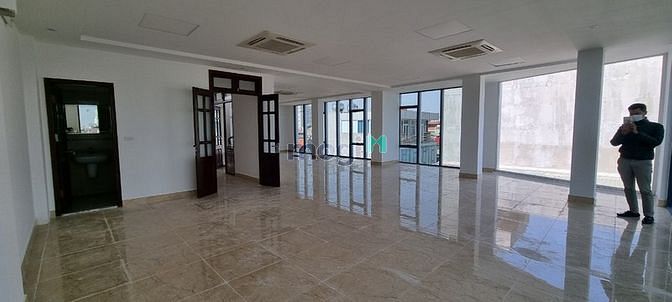 Hình ảnh Cho thuê nhà xây mới căn góc Mặt Phố Vũ Ngọc Phan láng hạ Đống Đa- 120