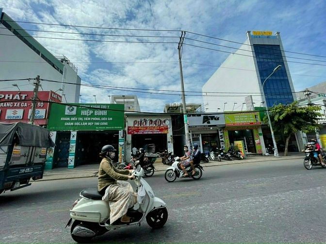 Hình ảnh Cần Bán Gấp Lô Đất Mặt Tiền Đường Nguyễn Hoàng