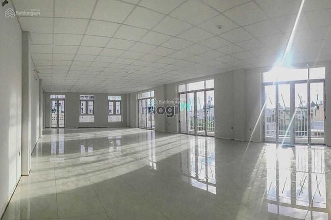 Hình ảnh Cho thuê 380B Nguyễn Đình Chiểu, Quận 3 gần ngã 4 Cao Thắng.