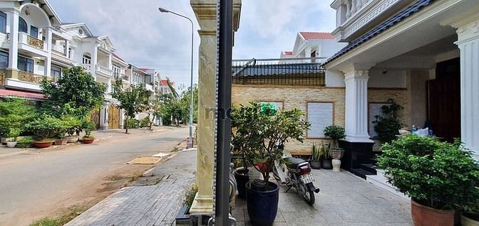Hình ảnh Bán gấp biệt thự  phường Phú Thuận Quận 7.