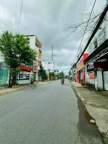 Hình ảnh bán lđất MT đường Long Phước, ngay chợ DT: 175m2-ngang 4m,giá:7,5 tỷ