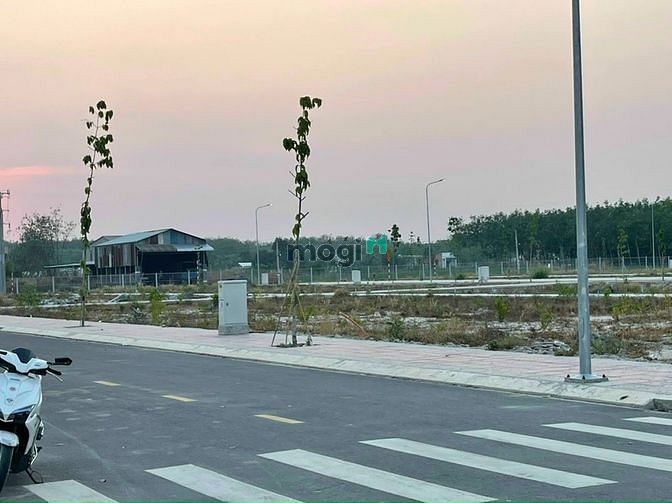 Hình ảnh Còn duy Nhất 2 lô đất thị xã sổ hồng thổ cư chỉ 450tr