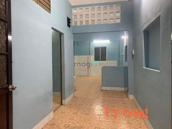 Hình ảnh CC đời đầu, xe hơi đỗ, ngang gần 5m, P2 Q5, cách MT 30m