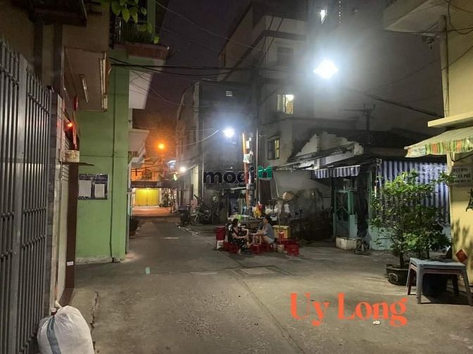 Hình ảnh CC đời đầu, xe hơi đỗ, ngang gần 5m, P2 Q5, cách MT 30m