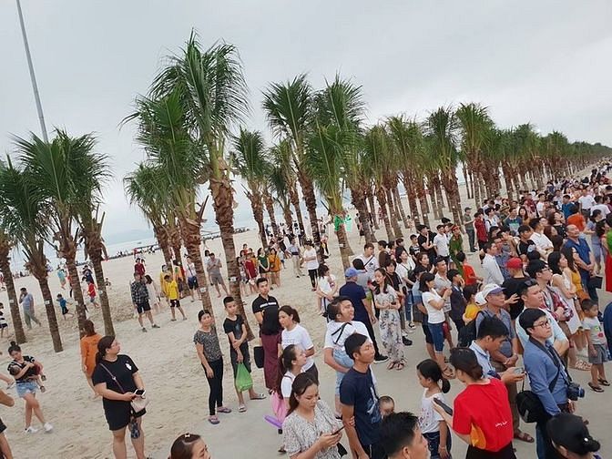 Hình ảnh Tôi cần bán căn Khách sạn 120m2 gần quảng trường Sun Carnival Hạ Long