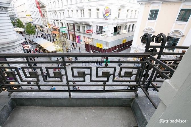 Hình ảnh Tôi cần bán căn Khách sạn 120m2 gần quảng trường Sun Carnival Hạ Long