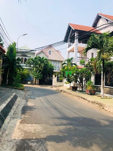 Hình ảnh Bán lô đất 296m2 (13x23m) góc 2 mặt tiền ngay UBND Quận 9 (cũ)