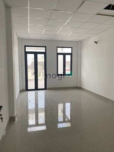 Hình ảnh Cho thuê mặt tiền Phan Văn Trị đối diện Emart, 5 lầu có thang máy.