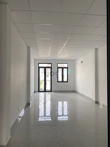 Hình ảnh Cho thuê mặt tiền Phan Văn Trị đối diện Emart, 5 lầu có thang máy.